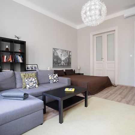 Bpr Castle Hill Apartment With Garden บูดาเปสต์ ภายนอก รูปภาพ